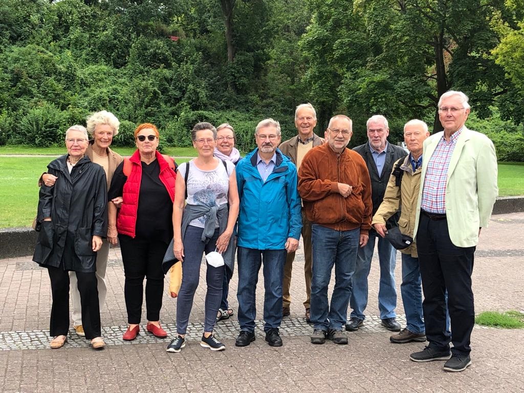 Gruppe vor Anleger